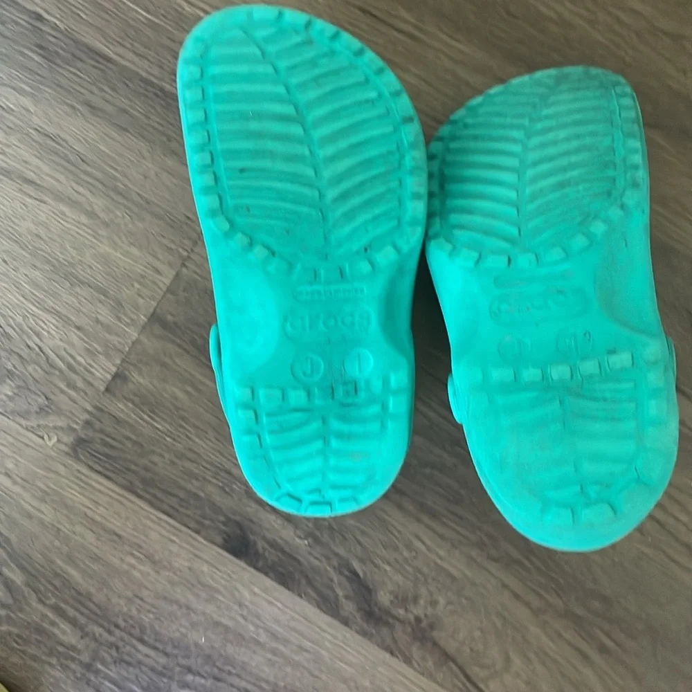 Crocs Unisex Sandals Classic Size J 1